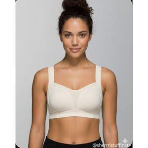 Lululemon Ta Ta Tamer II Sports Bra 38DD Bone White Adjustable Straps Hook Eye